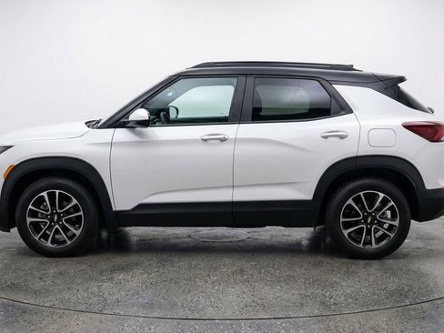 Used 2025 Chevrolet TrailBlazer LT w/ Driver Confidence Package AWD/4WD image 4