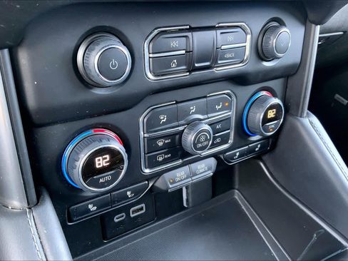 Used 2024 Chevrolet Tahoe Z71 w/ Luxury Package image 33