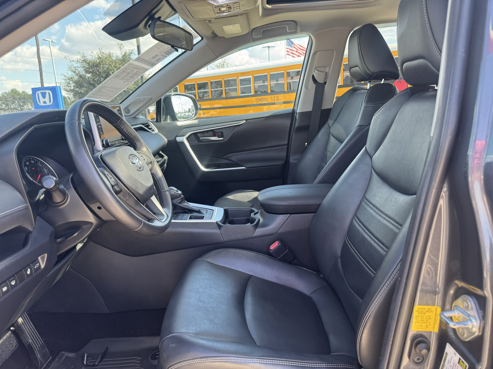 Used 2020 Toyota RAV4 XLE Premium AWD/4WD image 10