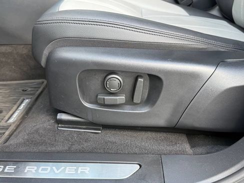 Certified 2026 Land Rover Range Rover Evoque Dynamic SE AWD/4WD image 12