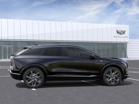 New 2026 Cadillac Optiq Luxury 1 RWD image 29