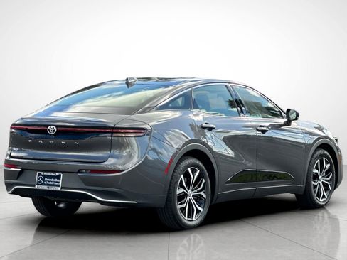 Used 2023 Toyota Crown XLE image 3