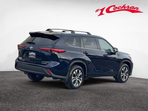 Used 2021 Toyota Highlander XLE AWD/4WD image 31