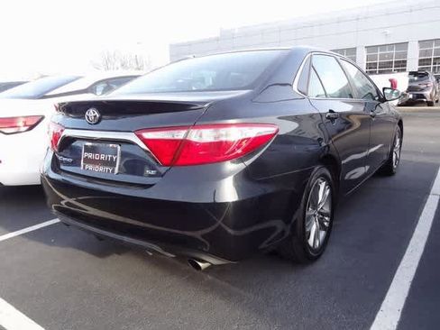 Used 2015 Toyota Camry SE image 5