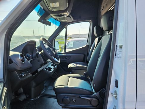New 2024 Mercedes-Benz eSprinter 170 Cargo image 16