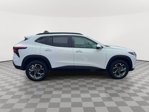 Used 2024 Chevrolet Trax LT FWD image 4