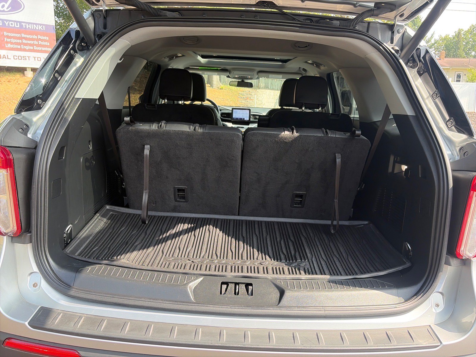 Used 2024 Ford Explorer XLT w/ Equipment Group 202A AWD/4WD image 8