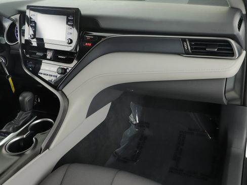 Used 2022 Toyota Camry LE FWD image 17