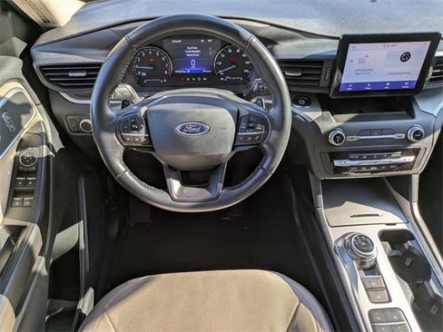 Used 2020 Ford Explorer XLT image 11