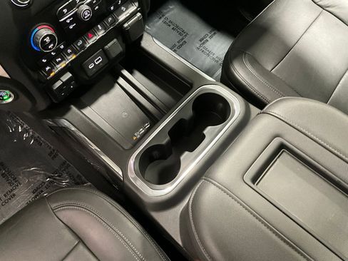 Used 2019 Chevrolet Silverado 1500 LTZ w/ LTZ Premium Package AWD/4WD image 17