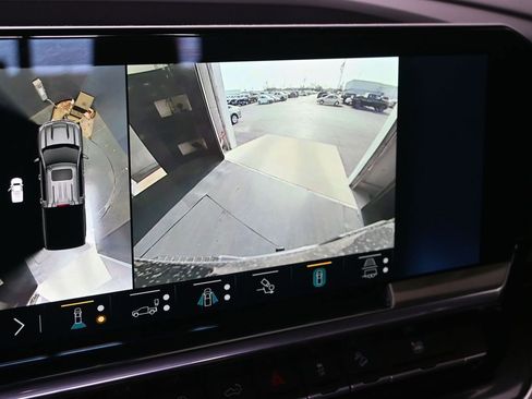 Used 2023 Chevrolet Silverado 1500 High Country w/ Technology Package image 31