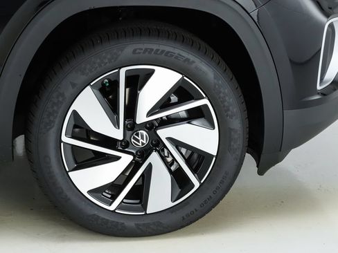 New 2026 Volkswagen Atlas SE FWD image 14