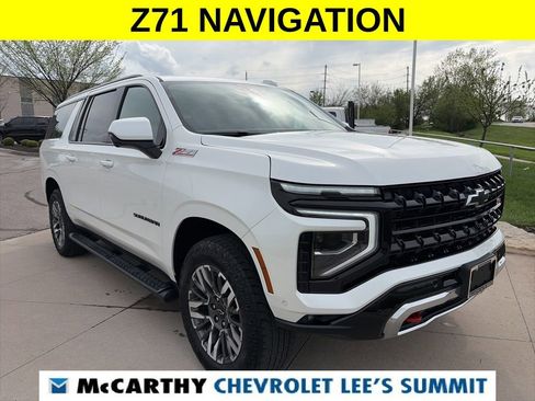 Used 2025 Chevrolet Suburban Z71 AWD/4WD image 2