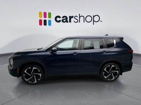 Used 2022 Mitsubishi Outlander SE image 2