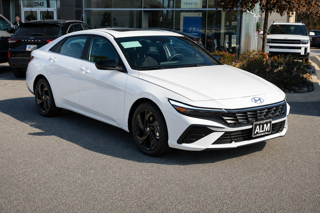 New 2026 Hyundai Elantra SEL Sport FWD image 3