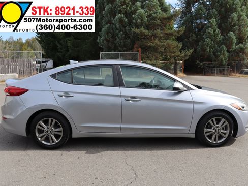 Used 2017 Hyundai Elantra SE image 8