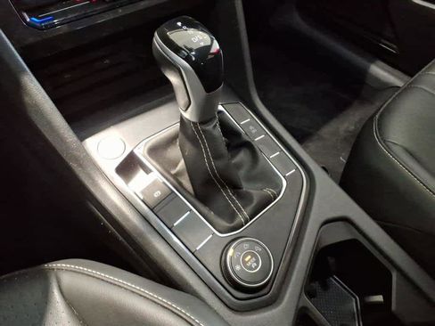 Used 2023 Volkswagen Tiguan SE image 13