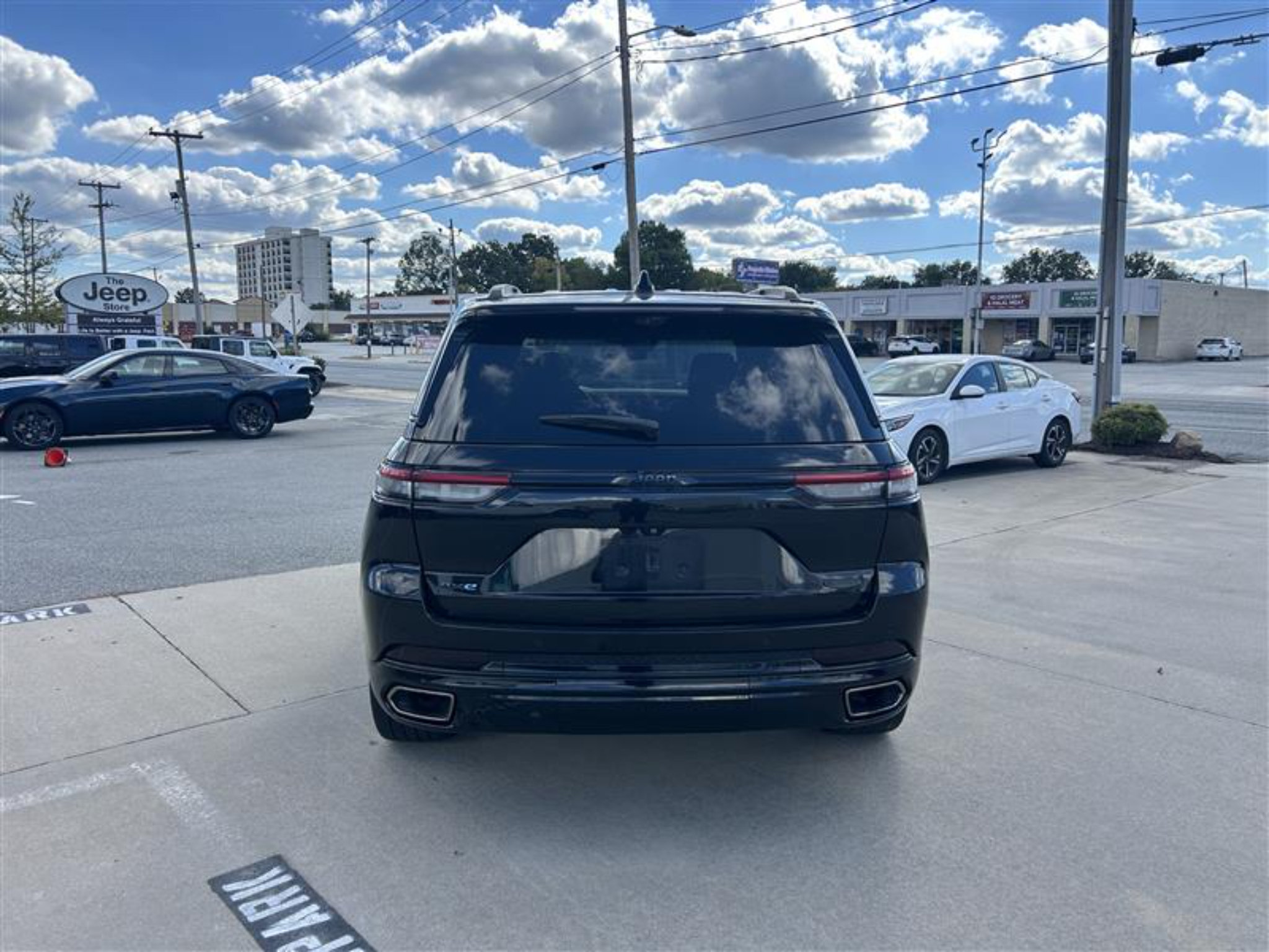 Certified 2023 Jeep Grand Cherokee Summit AWD/4WD image 7