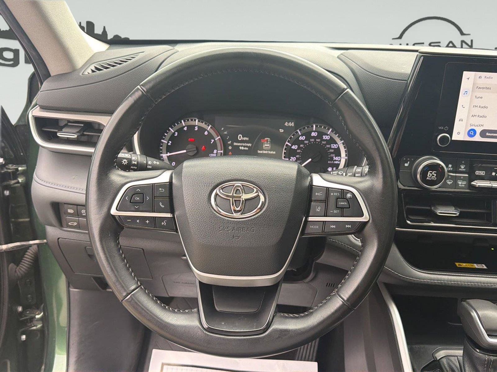 Used 2023 Toyota Highlander XLE AWD/4WD image 15