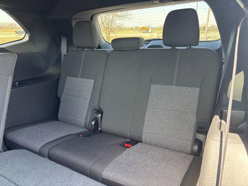 Used 2025 GMC Acadia Elevation image 10