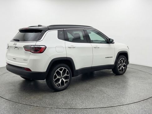 Used 2025 Jeep Compass Limited image 9