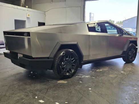 Used 2024 Tesla Cybertruck AWD Crew Cab image 4