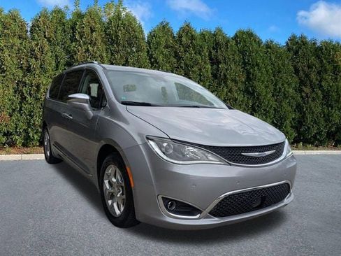 Used 2019 Chrysler Pacifica Limited w/ Advanced Safetytec Group image 3