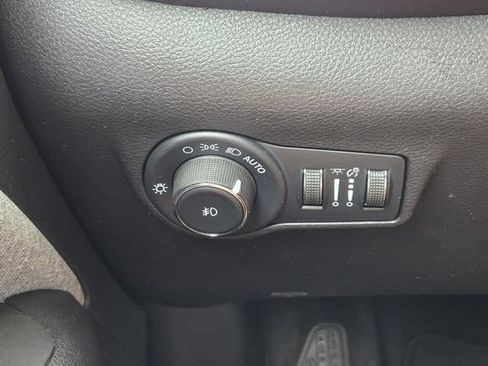 Certified 2022 Jeep Compass Latitude w/ Sun and Sound Group AWD/4WD image 28