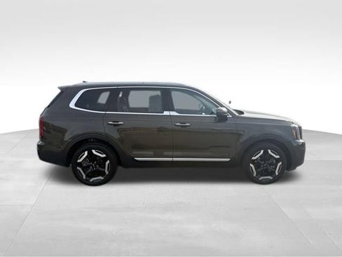 Used 2025 Kia Telluride S FWD image 9