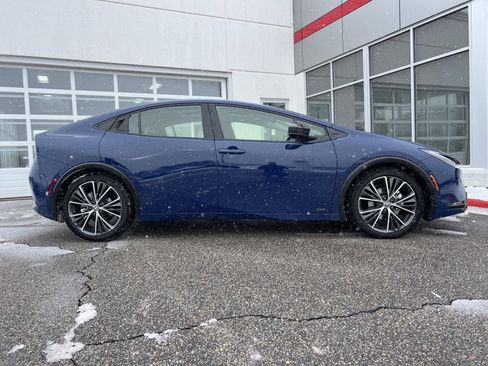 Used 2025 Toyota Prius XLE image 27