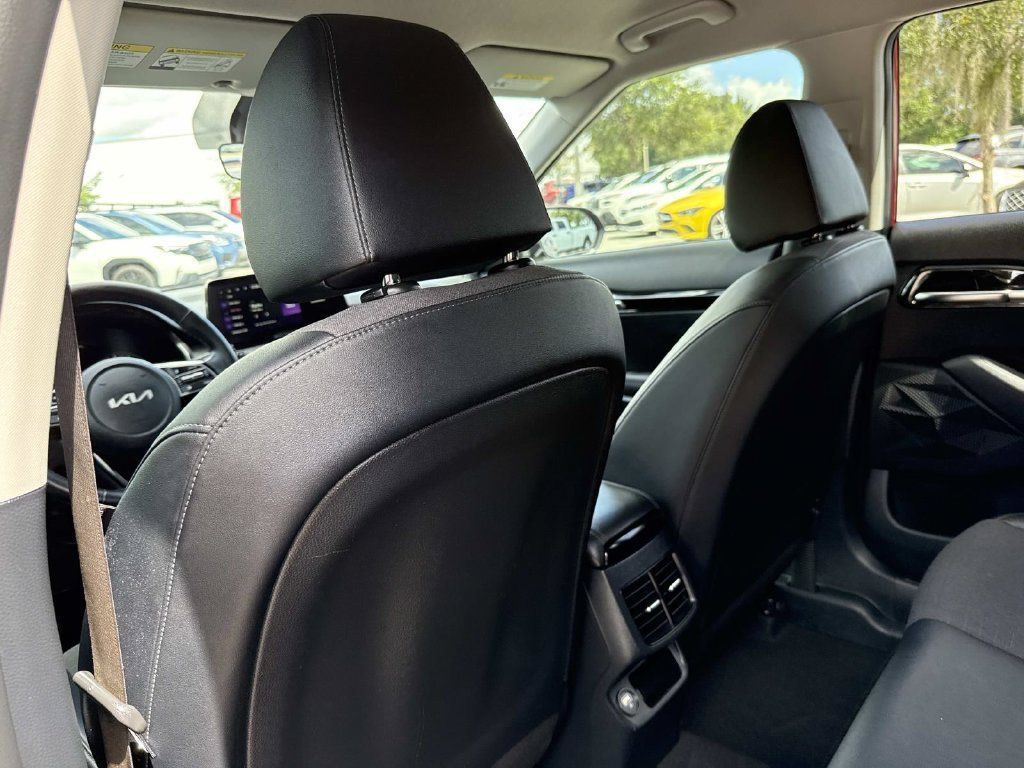 Used 2023 Kia Seltos S w/ Navigation Package FWD image 13
