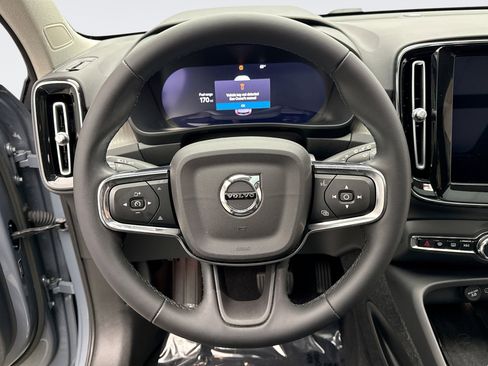 Used 2023 Volvo XC40 B5 Plus image 12
