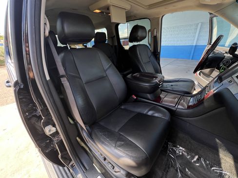 Used 2013 Cadillac Escalade ESV Premium AWD/4WD image 17