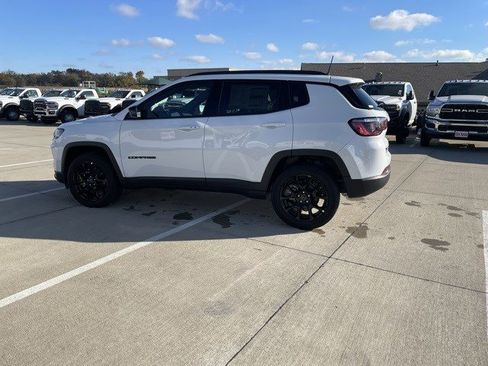 New 2026 Jeep Compass Latitude image 2