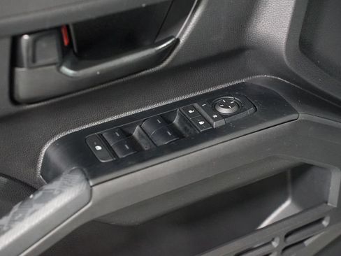 Certified 2025 Toyota Tacoma SR5 AWD/4WD image 32