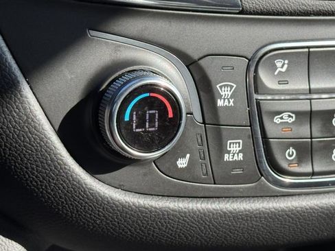 Used 2023 Chevrolet Equinox LT AWD/4WD image 19