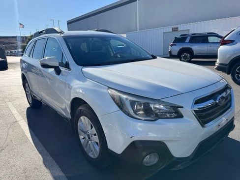 Used 2018 Subaru Outback 2.5i Premium AWD/4WD image 2