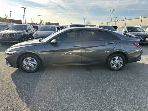 Used 2025 Hyundai Elantra SE image 8