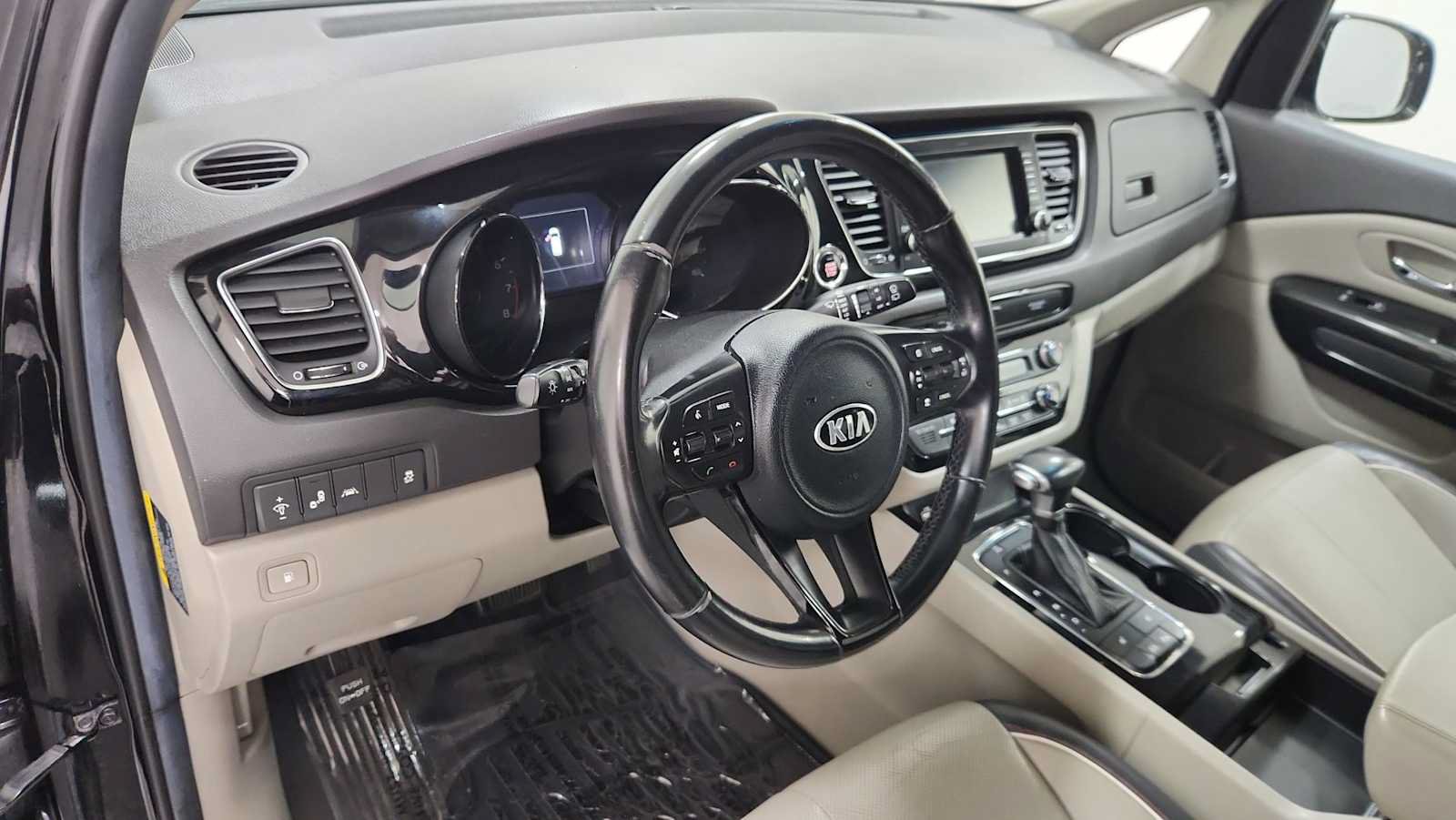 Used 2017 Kia Sedona EX FWD image 12