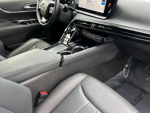 Used 2022 Toyota Mirai XLE image 16