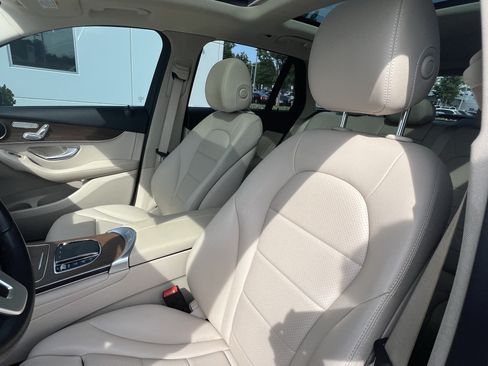 Used 2021 Mercedes-Benz GLC 300 4MATIC image 16