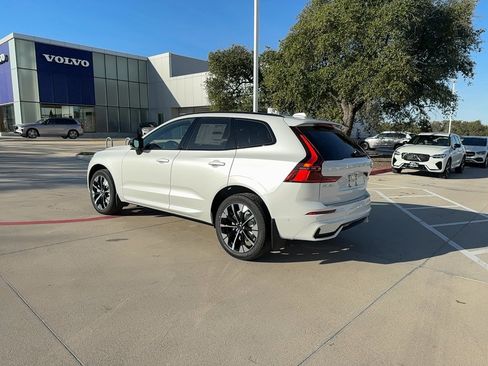 Used 2026 Volvo XC60 B5 Plus w/ Protection Package Premier AWD/4WD image 3