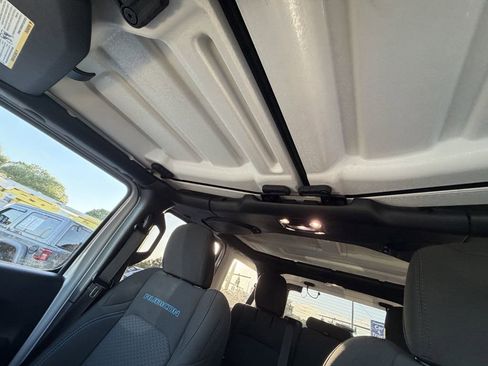 Used 2023 Jeep Wrangler Unlimited Rubicon 4xe AWD/4WD image 33