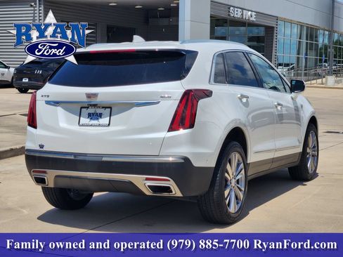 Used 2023 Cadillac XT5 Premium Luxury w/ Technology Package FWD image 3