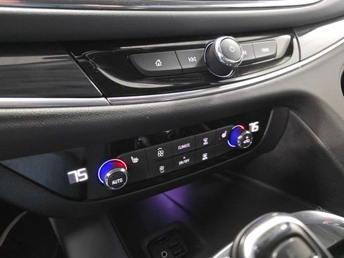 Used 2021 Buick Enclave Essence w/ LPO, Touring Package image 20