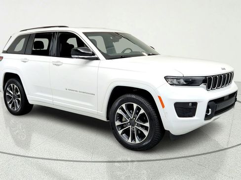 Used 2023 Jeep Grand Cherokee Overland w/ Adv Protech Group III AWD/4WD image 7
