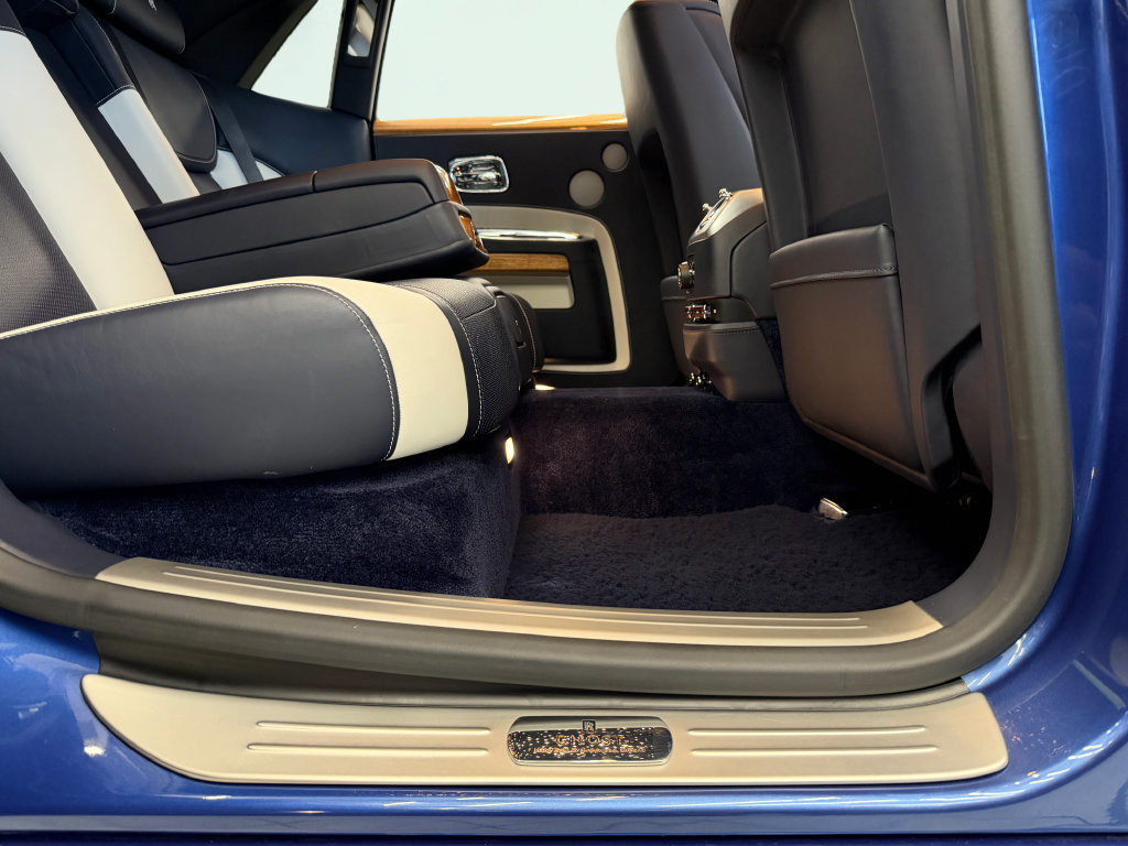 Used 2019 Rolls-Royce Ghost RWD image 38