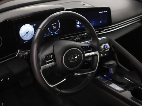 Used 2023 Hyundai Elantra SEL w/ Convenience Package image 19