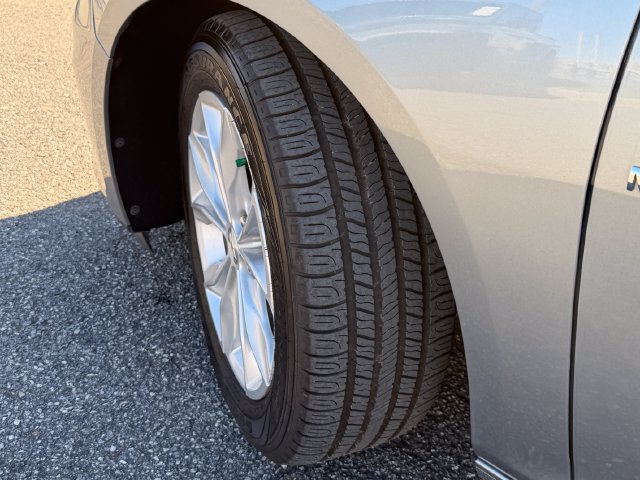 Used 2025 Chevrolet Malibu LT FWD image 11