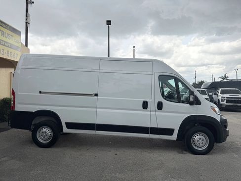 Used 2025 RAM ProMaster 2500 w/ Convenience Group FWD image 7